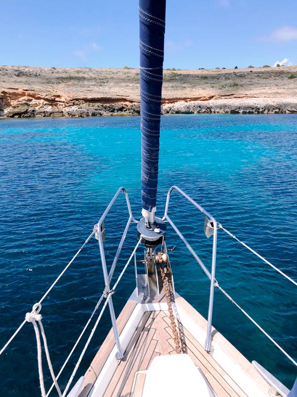 foto prua barca a vela