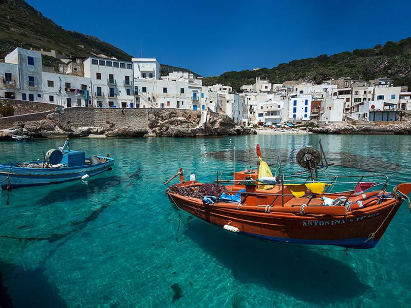 Porto di levanzo isole egadi